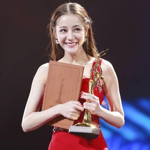 娱乐圈吃瓜迪丽热巴是谁,娱乐圈吃瓜界的焦点人物